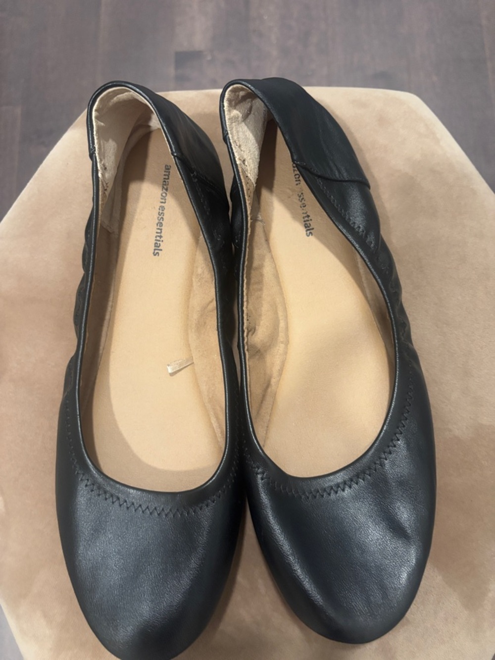 Amazon Essentials Black Ballet Flats with Cushioned Insole
